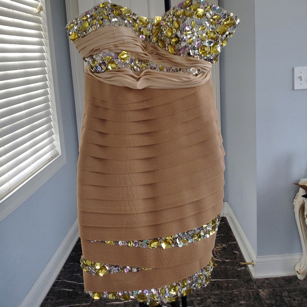 Mac duggal short sleeveless rhinestone dress